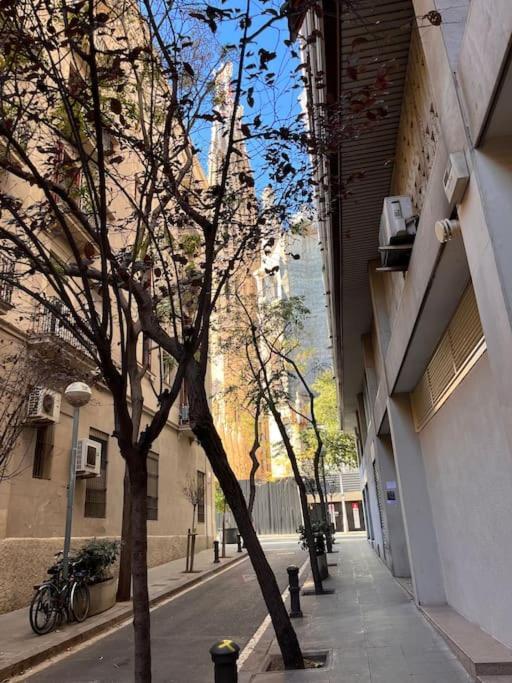 Loft Nearby Sagrada Familia Apartment Barcelona Luaran gambar